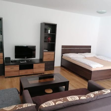 Modern City Center Apartment With Private Parking Martin Eksteriør bilde