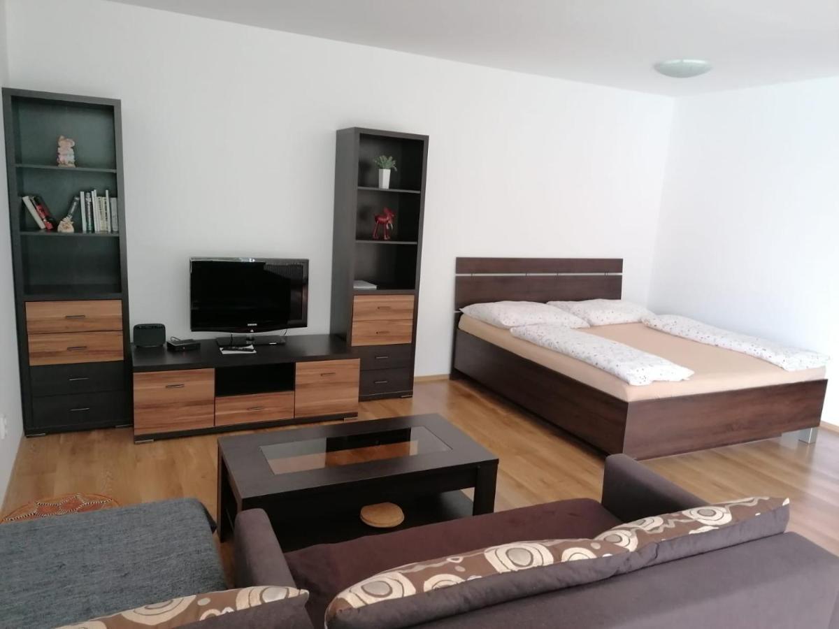 Modern City Center Apartment With Private Parking Martin Eksteriør bilde