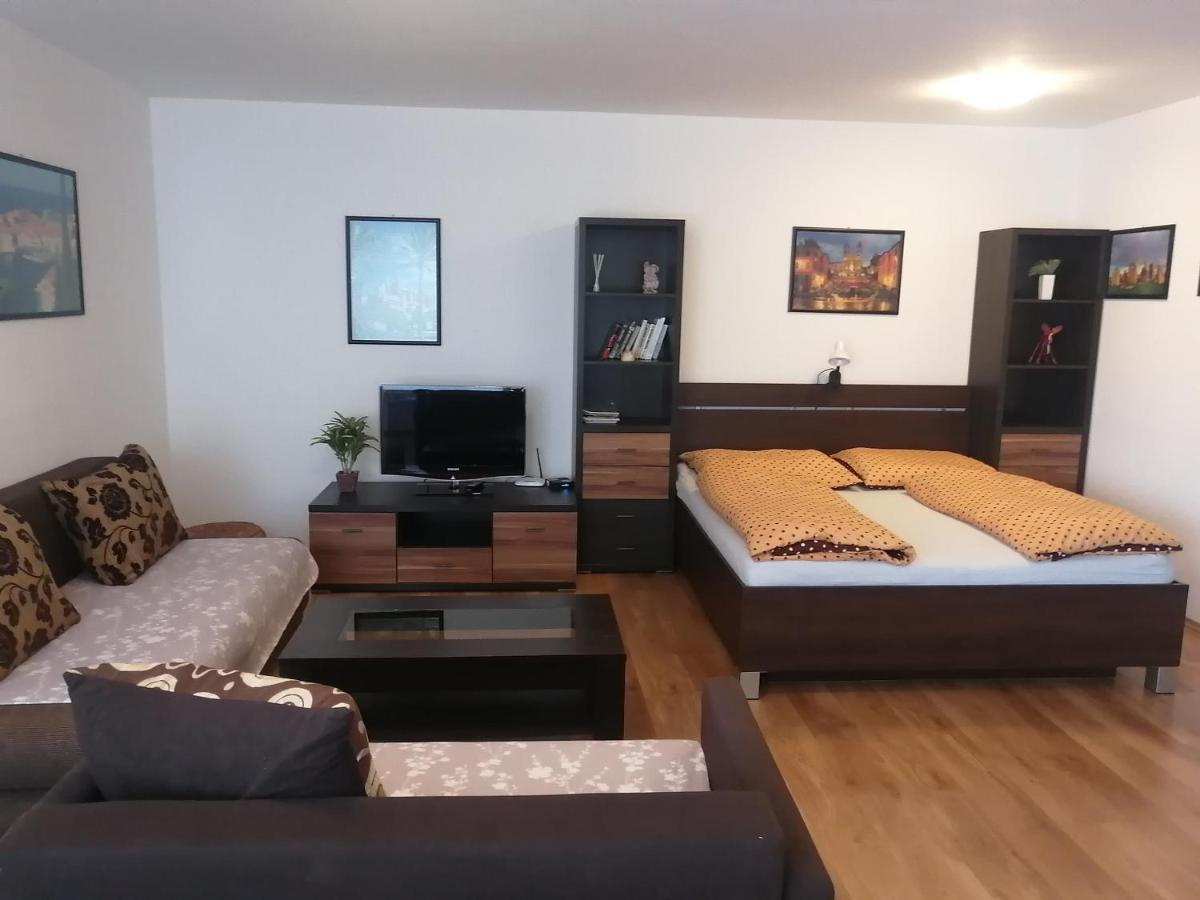 Modern City Center Apartment With Private Parking Martin Eksteriør bilde